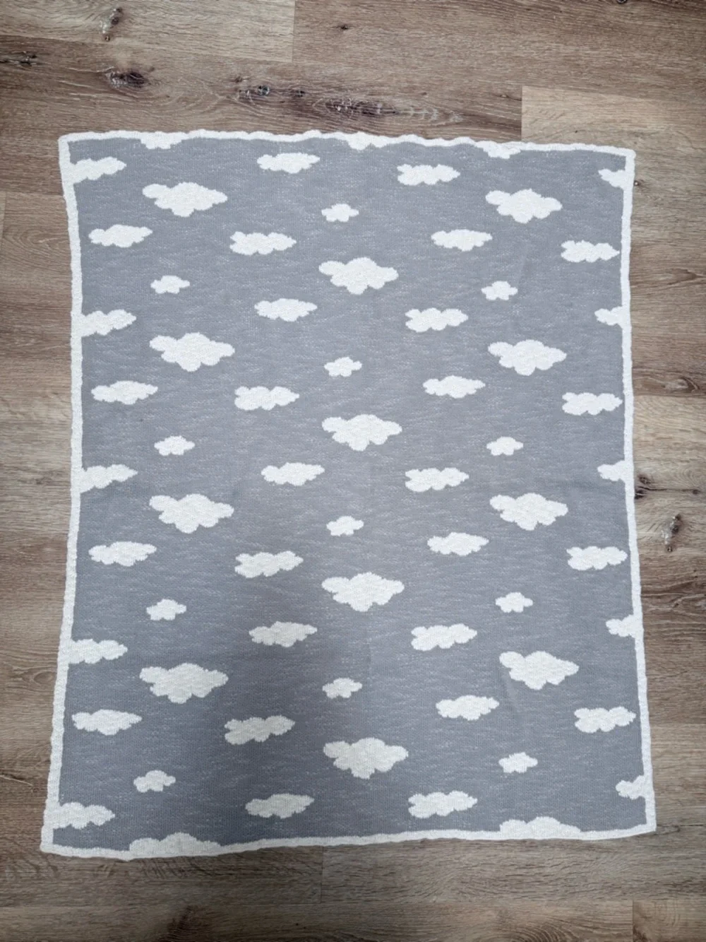 Adorable 100% cotton Boutique Cloud Pattern Gray & White Baby Blanket 32”x 38”